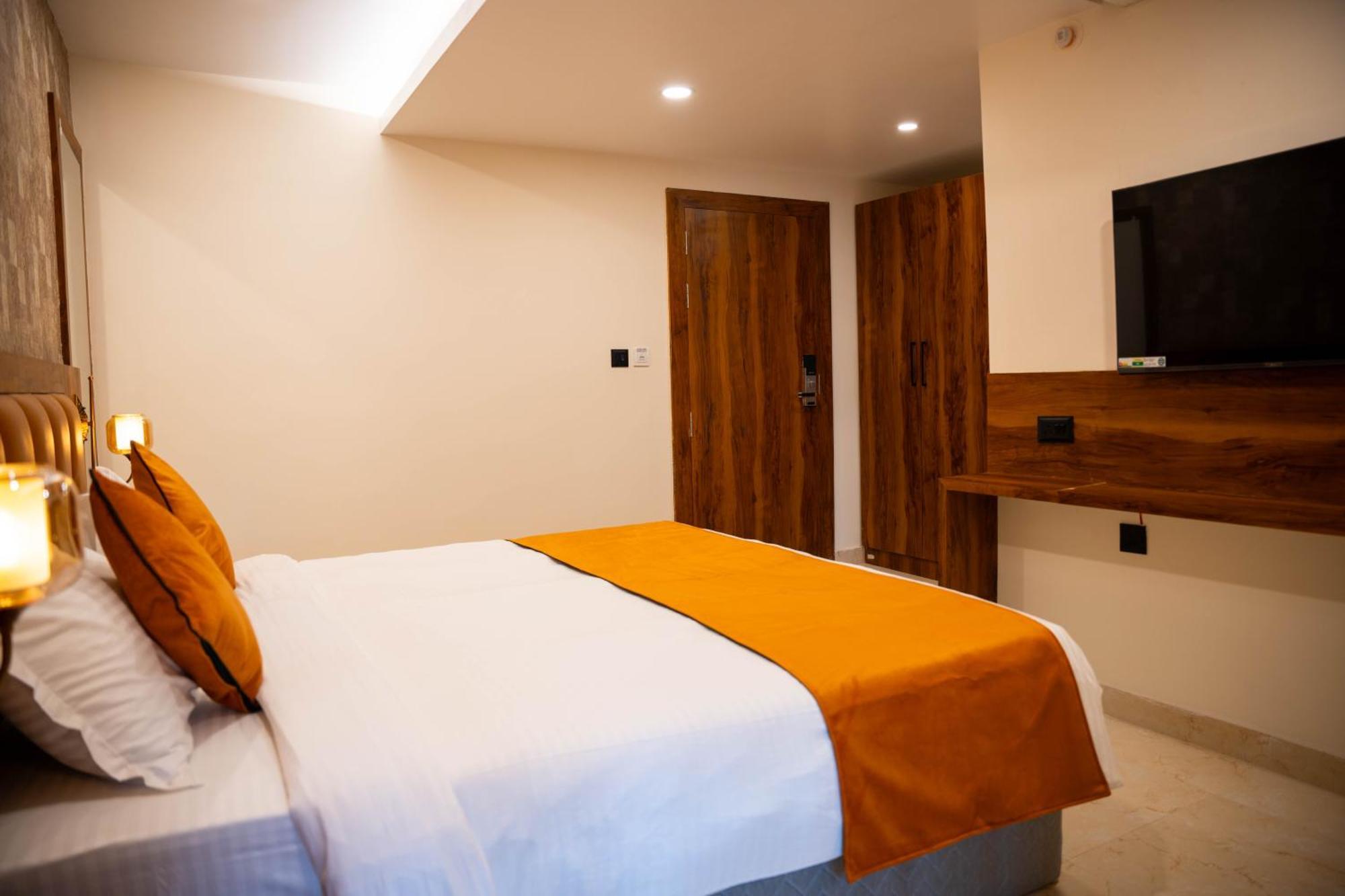 Hotel Orange Бхубанешвара Экстерьер фото