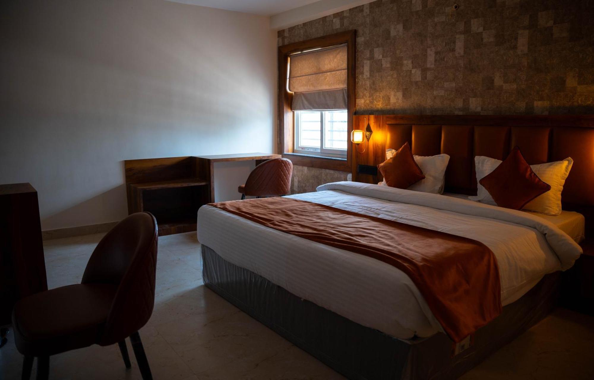 Hotel Orange Бхубанешвара Экстерьер фото